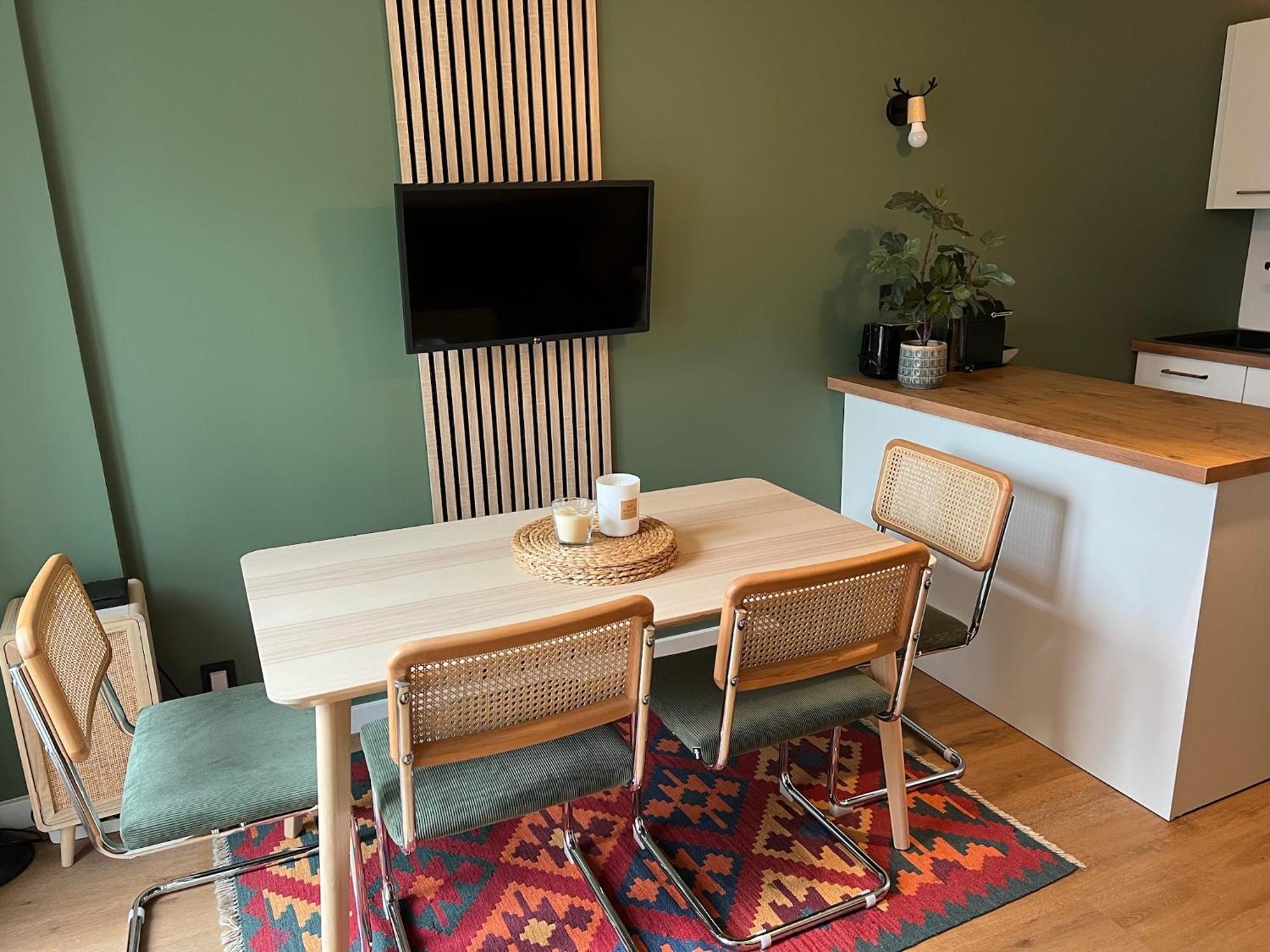 Apartamento Sacaron24, T2 Bis, Centre Luchon, Wifi, Parking *